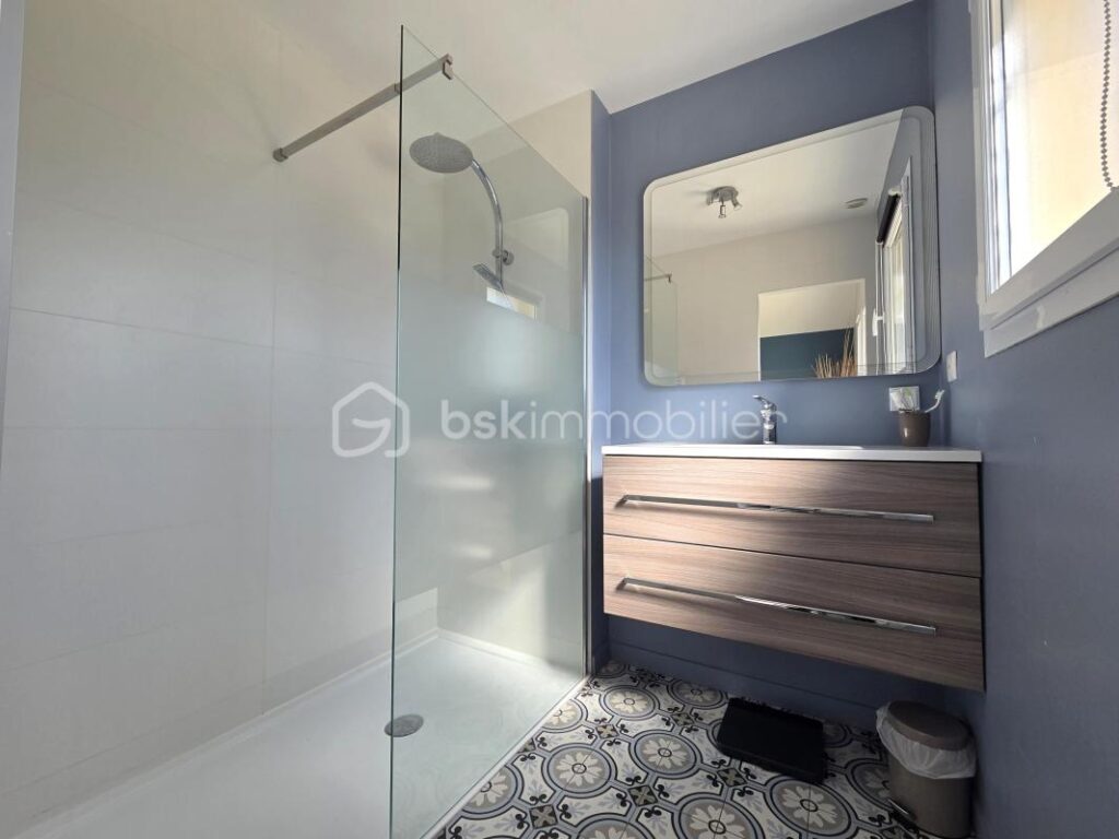 Villa contemporraine 490 000 € – 7 pièces – 5 chambres – 161 m²