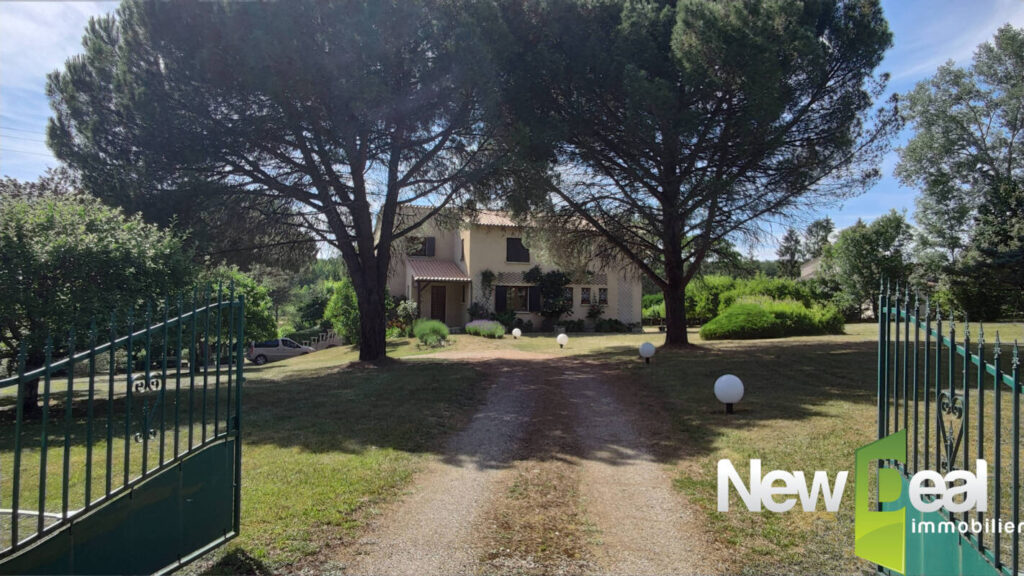 Maison 220 m² avec étang et parc – cadre exceptionnel à Bergerac – 6 pièces – 4 chambres – 217 m²