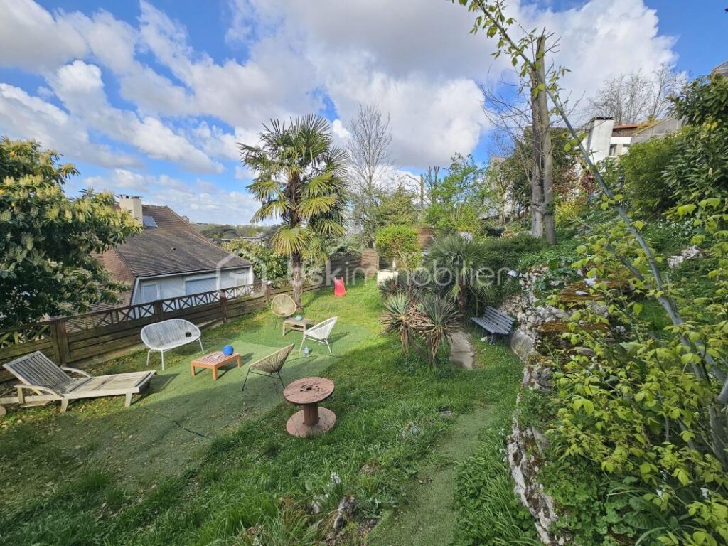 Champigny-sur-Marne (Coteaux) : Un potentiel brut avec vue sur la Tour Eiffel – 4 pièces – 3 chambres – 76 m²