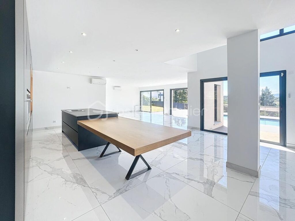 *** SUBLIME VILLA CONTEMPORAINE DE 198M2, AVEC PISCINE ET GARAGE *** – 6 pièces – 4 chambres – 198 m²
