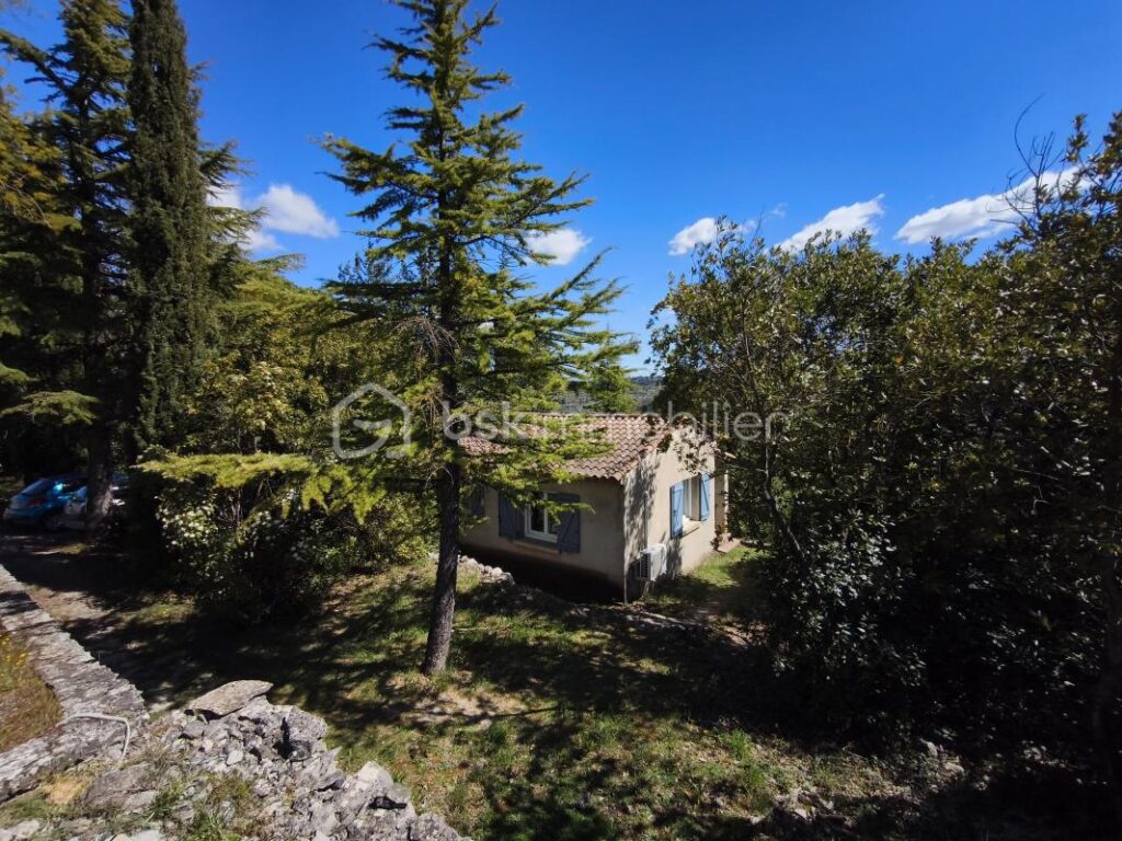 Maison 80m² + studio indépendant 27m² – parcelle 7800 m² – Vue exceptionnelle – 4 pièces – 3 chambres – 107 m²