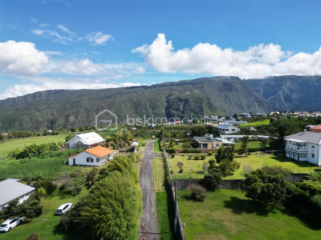 Maison F4 contemporaine avec vue montagne – Bois Court, Plaine des Cafres – 4 pièces – 3 chambres – 110 m²