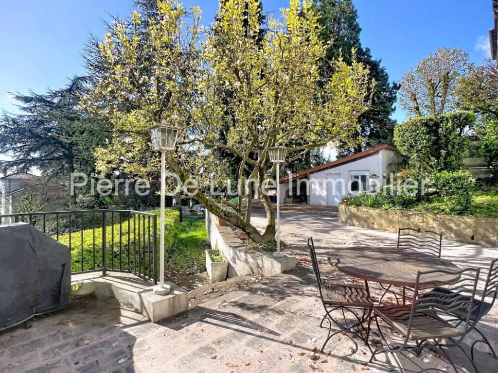 Propriété de caractère avec vue panoramique – 10 pièces – 4 chambres – 426 m²