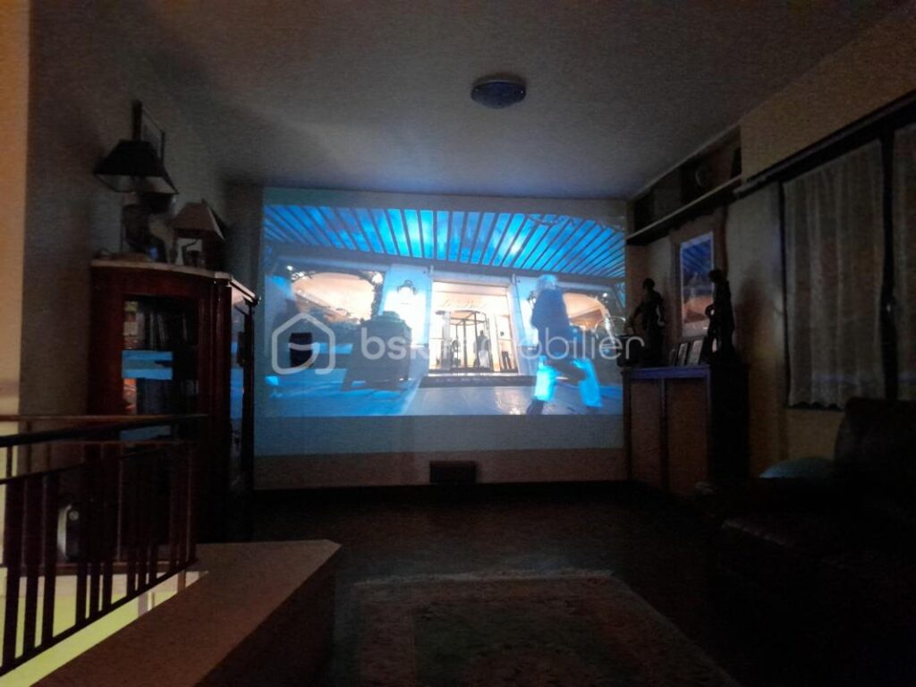 Maison Rare aux Volumes Exceptionnels de 230 M² – 8 pièces – 4 chambres – 230 m²