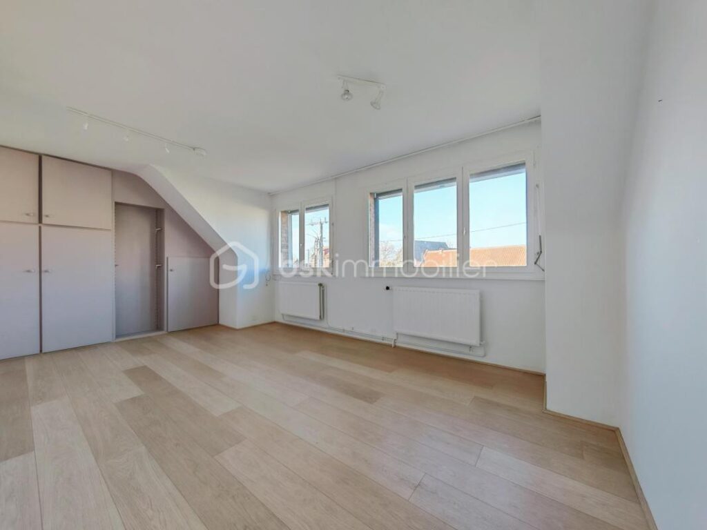 MAISON INDIVIDUELLE / LUMINEUSE +++ / 2 CHAMBRES POSSIBLE 3 / TERRAIN 567 M2 / JARDIN / VUE SUR LES CHAMPS – 4 pièces – 3 chambres – 110 m²