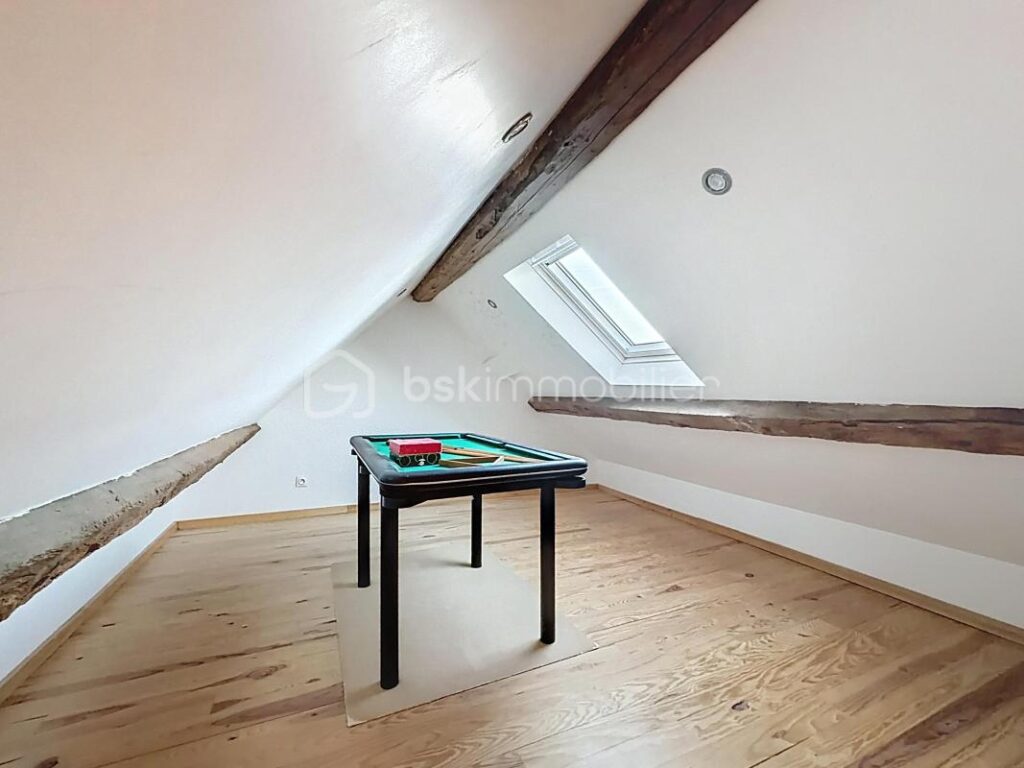 Maison Briarde de Caractère • 173 m² habitables • 2 200 m² de terrain • Entièrement rénovée – 7 pièces – 5 chambres – 173 m²