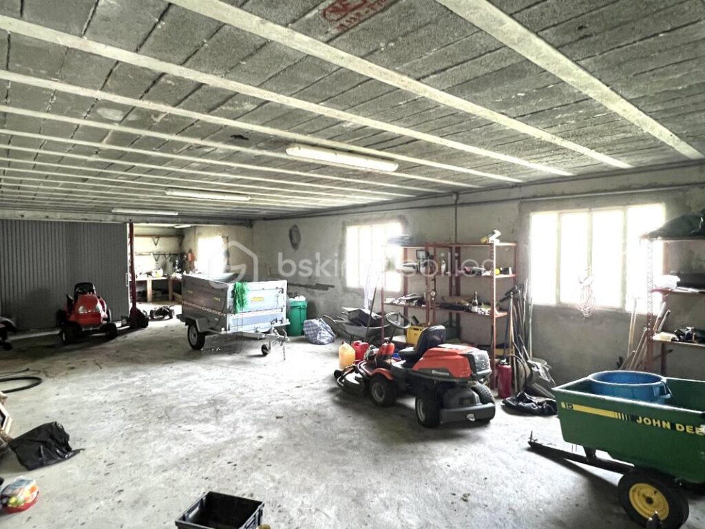 Maison 9 pièces – 9 pièces – 5 chambres – 282 m²