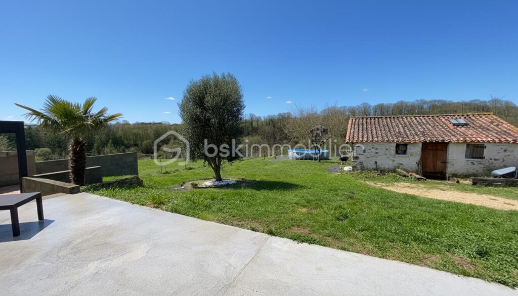 Longère avec vue dur la vallée – 6 pièces – 3 chambres – 200 m²