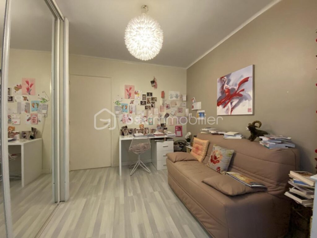 MAISON DE 190 m2-TERRAIN 15199 M2- 4 CHAMBRES-2 SALLES D’EAU-2 WC-PISCINE-GARAGE-ECURIE 33M2 – 7 pièces – 4 chambres – 190 m²