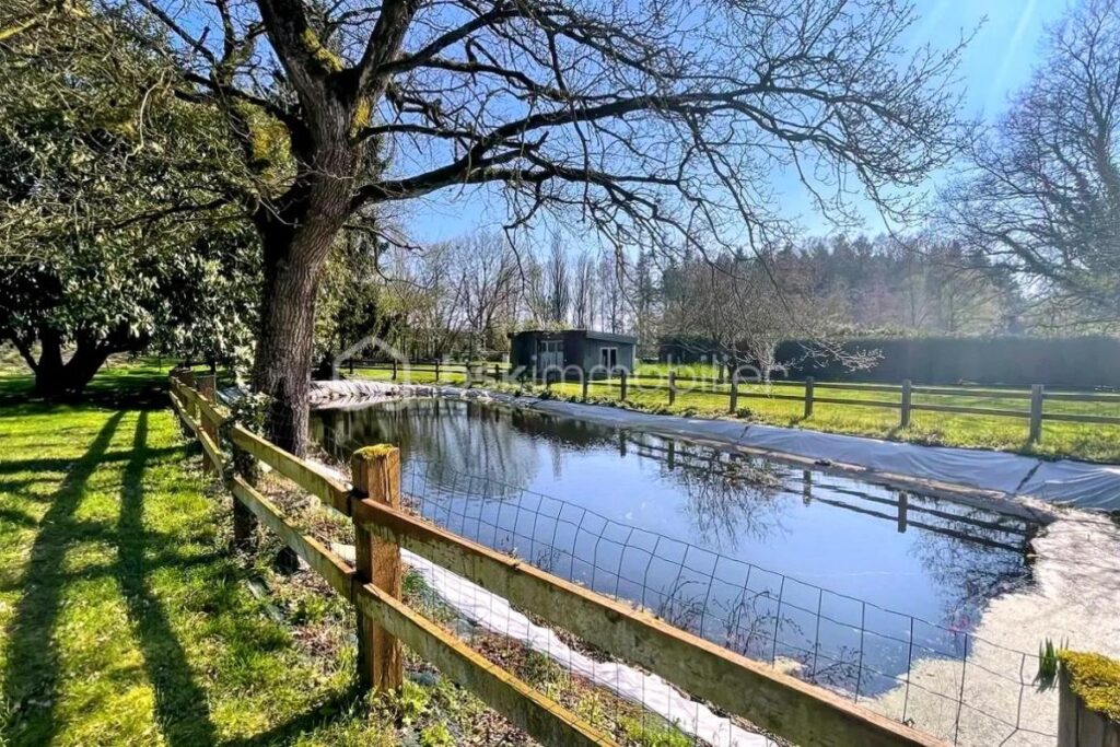 Longère de caractère dans un havre de paix, proche de l’axe RENNES-PARIS – 7 pièces – 5 chambres – 122 m²