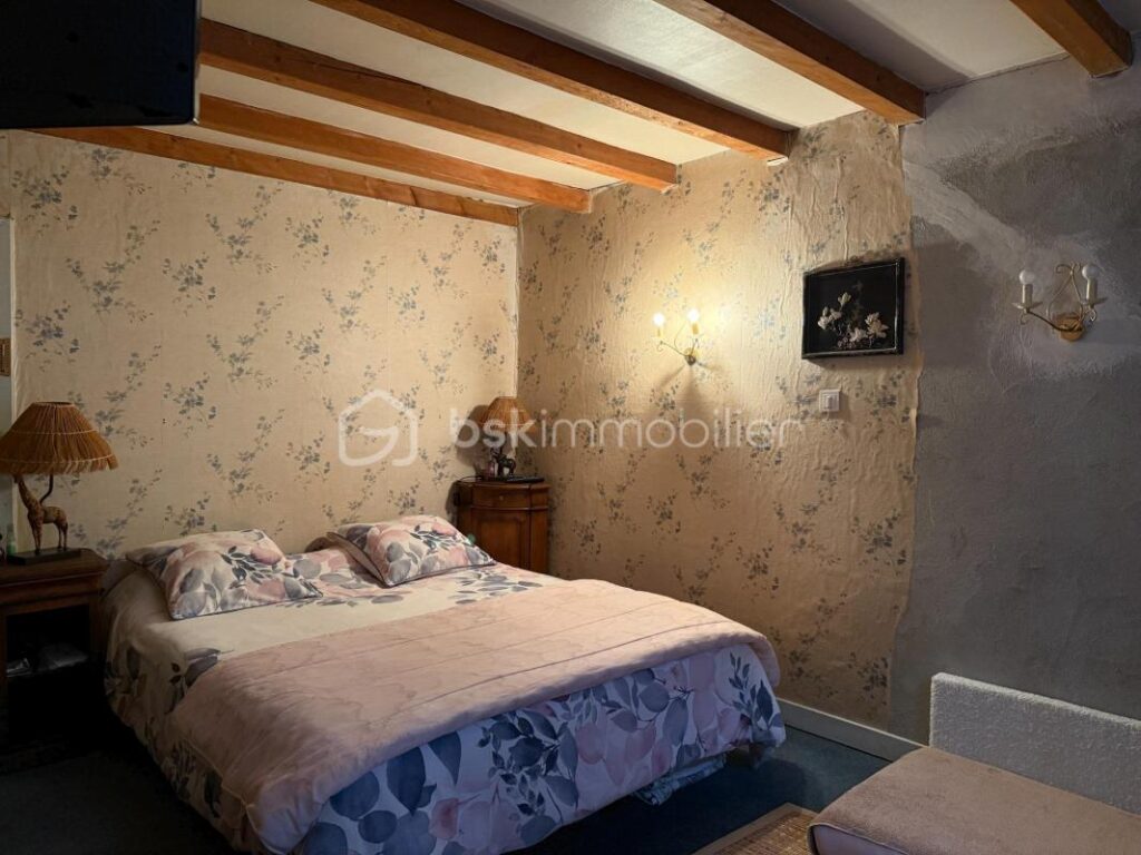 Maison de caractère 104 m² – Terrain 17,5 ha – Les Tourrettes (26740) – 4 pièces – 2 chambres – 104 m²