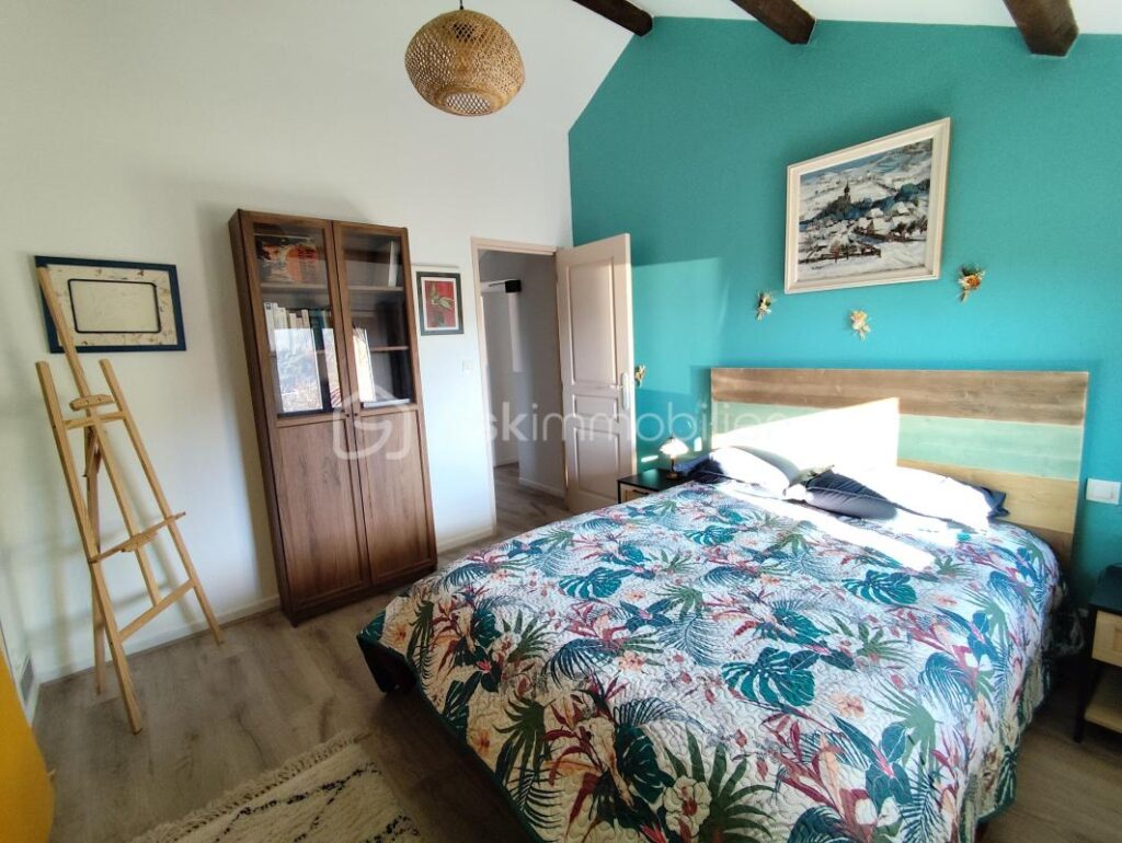 MAISON EN PIERRE ENTIEREMENT RÉNOVÉE AVEC TERRASSE ET CAVE – 3 pièces – 2 chambres – 74 m²