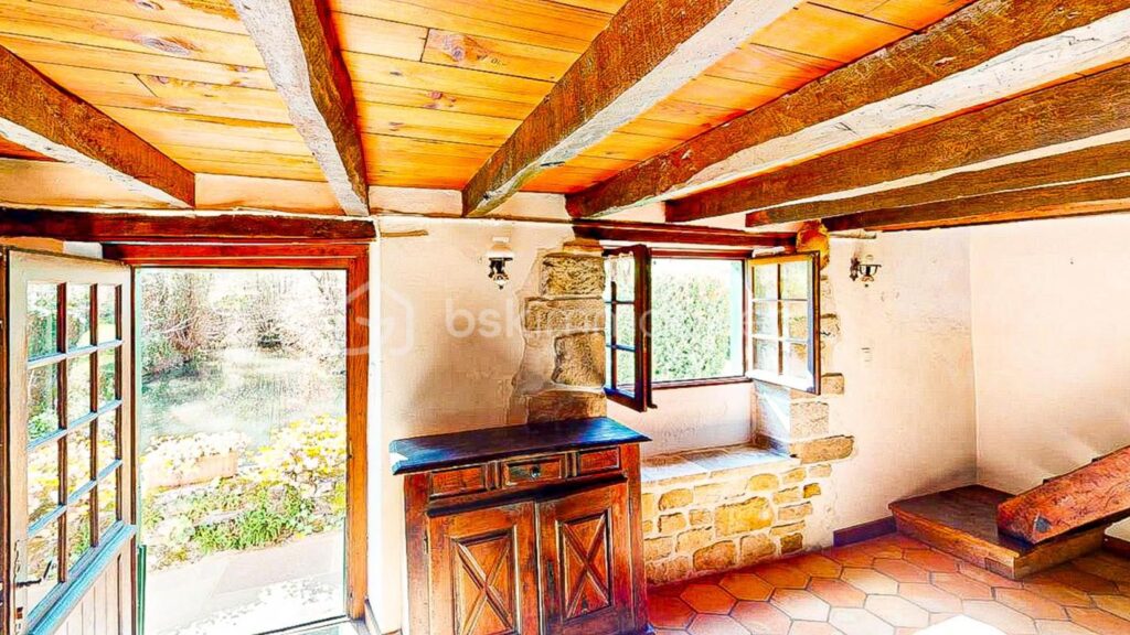 Ancien moulin sur un terrain plat de 8023m² proche du centre ville d’Hasparren ! – 6 pièces – 4 chambres – 128 m²
