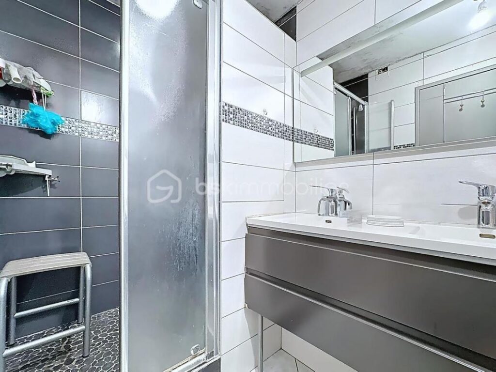 T5 LUMINEUX AVEC TERRASSE – VUE MONTAGNES – ÉCHIROLLES – 5 pièces – 4 chambres – 108 m²