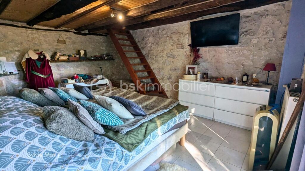 Domaine de charme 2 logements – 5 gîtes – piscine – NR pièces – 11 chambres – 390 m²