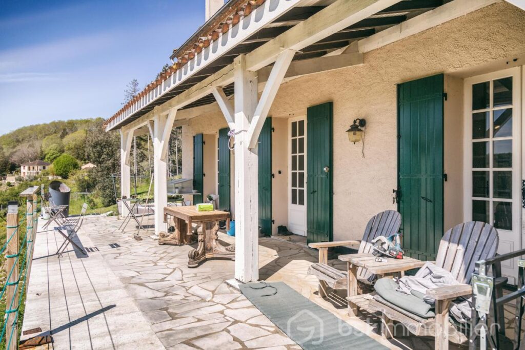 Grande maison lumineuse de 252m² – 7 pièces – 5 chambres – 252 m²