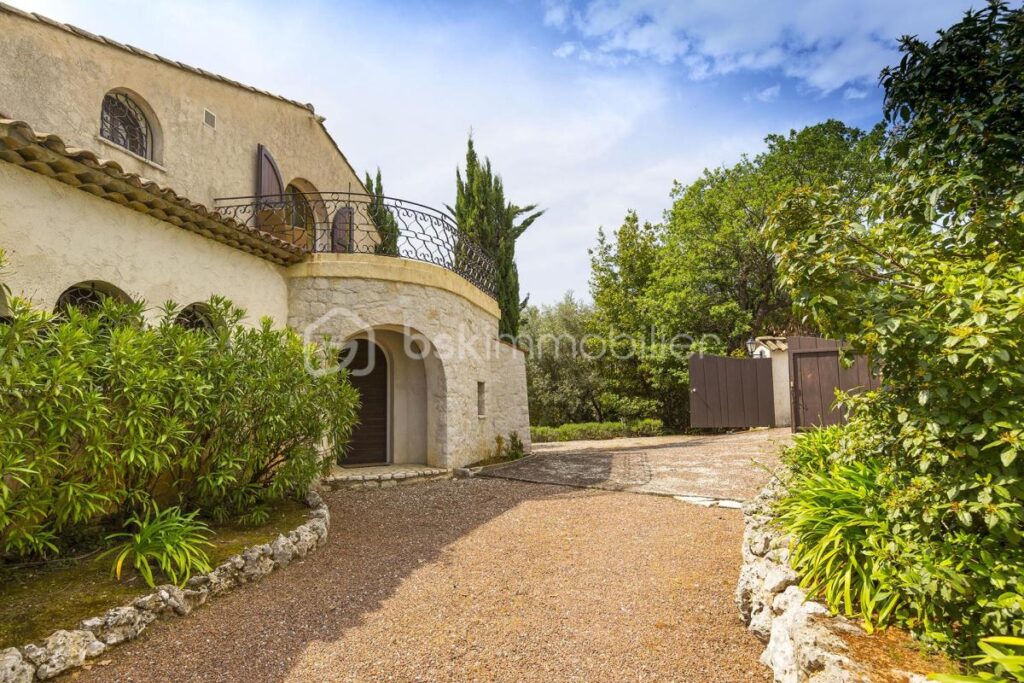 Villa provençale avec vue mer et collines panoramique – Gattières – 6 pièces – 4 chambres – 187 m²