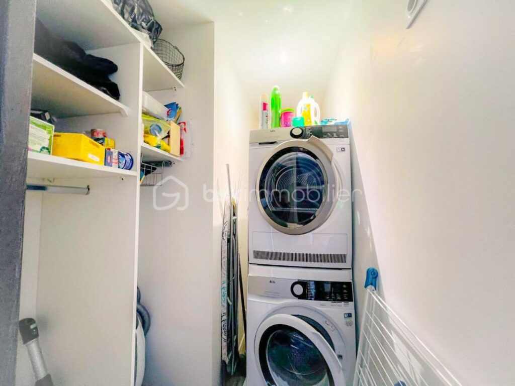 RARE – COMME UNE MAISON – DUPLEX T4 avec TERRASSE – 2 PARKING PRIVATIFS – POSSIBLE GARAGE EN SUS – AU CALME – VUE DEGAGEE – 4 pièces – 3 chambres – 93 m²