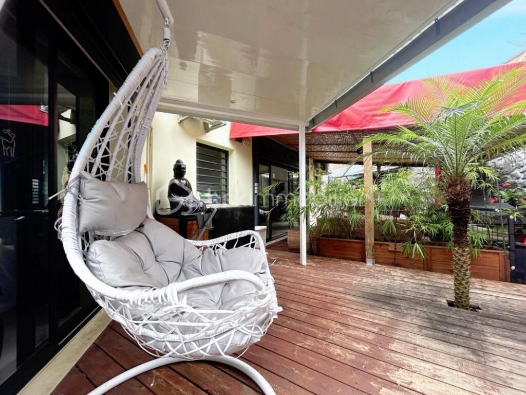 Villa de 360 m² de surface utile – 6 pièces – 4 chambres – 180 m²