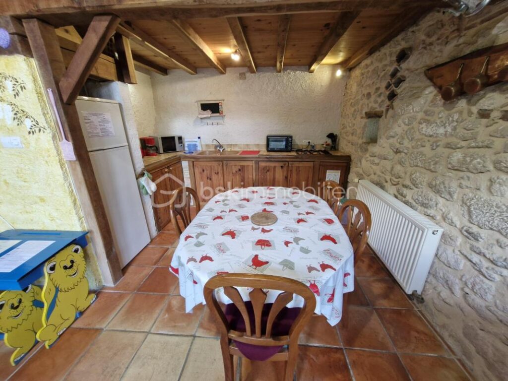 Charmante maison longère de 350m2 à Port-Sainte-Foy-et-Ponchapt – 15 pièces – 8 chambres – 350 m²