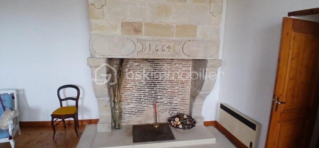 Maison Tour Historique – 4 pièces – 3 chambres – 120 m²