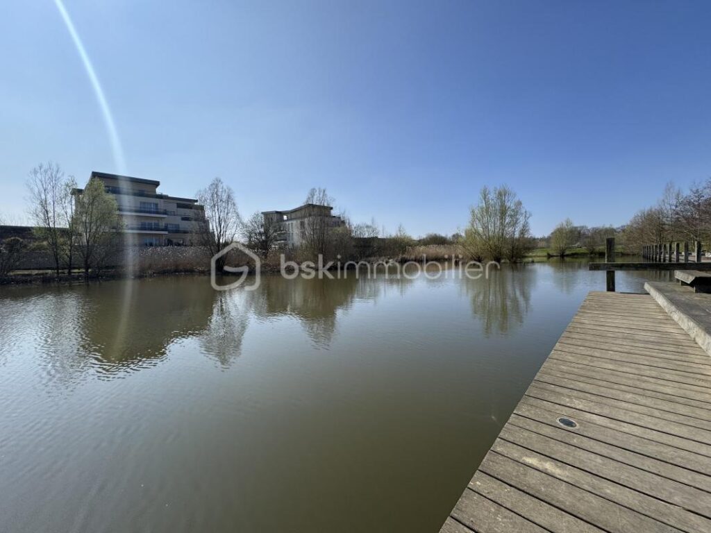 Charmant T2 de 42 m² avec vue imprenable sur le canal – Quartier prisé de la Croix-Bonnet à Bois-d’Arcy – 2 pièces – 1 chambre – 41 m²