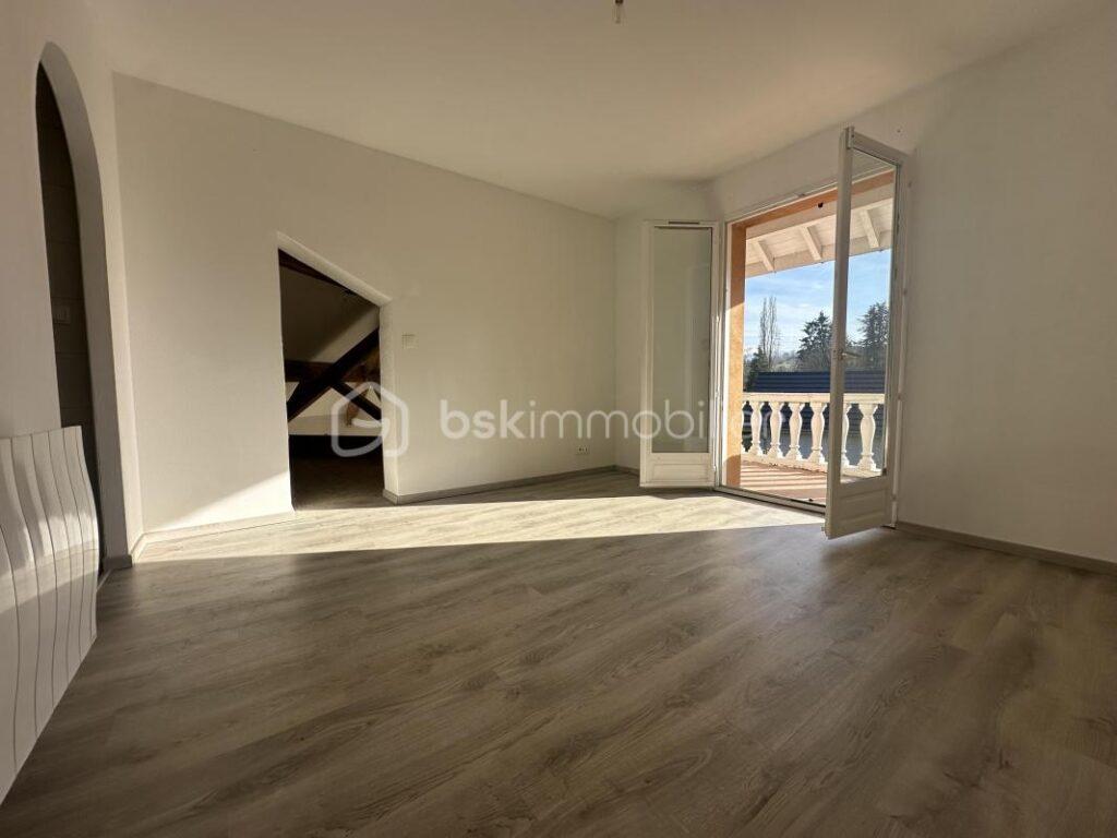 Maison individuelle à Domessin – 142,50 m² habitables – Terrain clos de 1 270 m² – 5 pièces – 3 chambres – 140 m²