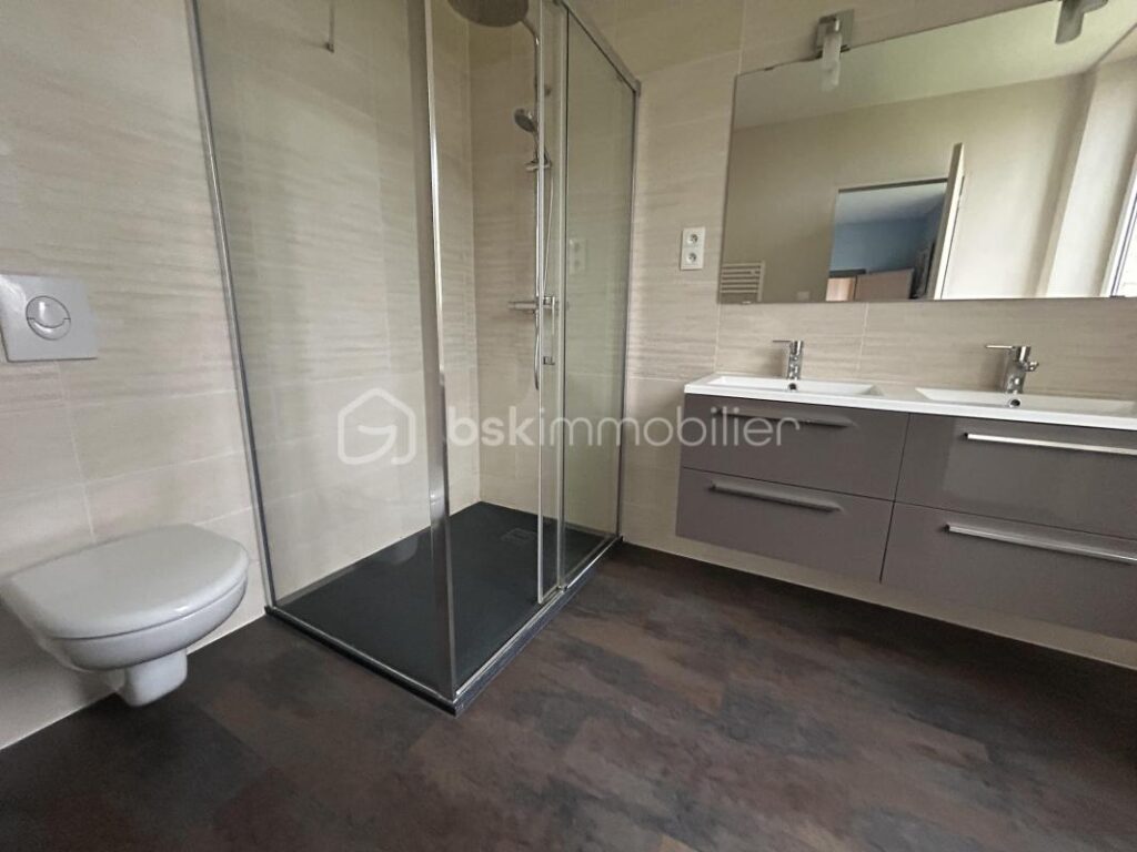 Belle maison en pierres, Dépendances –garage–3 ha 82 – 8 pièces – 6 chambres – 250 m²