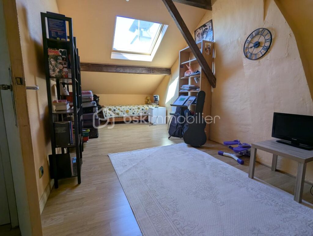 Charmante demeure avec vue imprenable sur le Château de Château-Thierry – 185 m², terrasse et dépendance locative – 7 pièces – 5 chambres – 185 m²