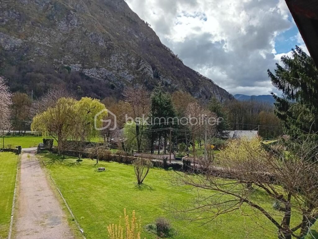 Maison au cœur des Pyrénées – 6 pièces – 4 chambres – 110 m²