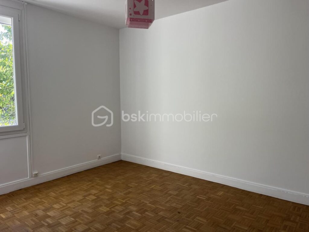 POSITION DOMINANTE À TRÉLISSAC – 8 pièces – 5 chambres – 193 m²