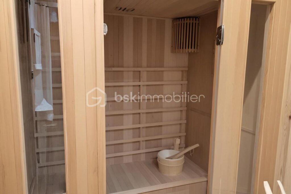 À Vendre : Haut de Chalet à Colmars – Charme et Confort en Montagne – 4 pièces – 3 chambres – 128 m²