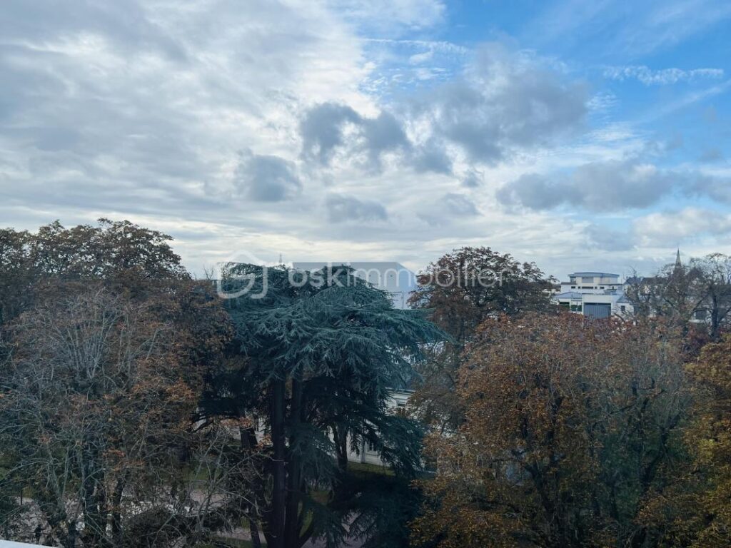 Appartement 114 m² – 3 Chambres dont Suite Parentale – Balcon – Garage – Centre-Ville Châteauroux – 4 pièces – 3 chambres – 114 m²