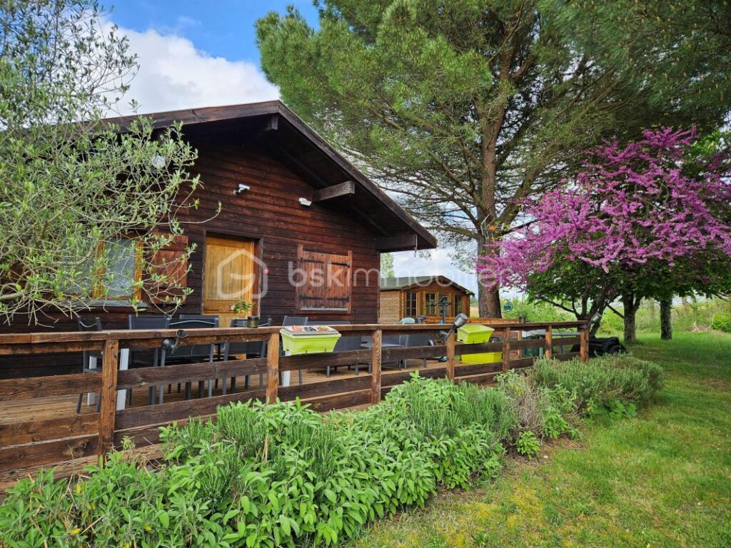 Maison de campagne en pierre et chalet avec vue – 4 pièces – 3 chambres – 135 m²