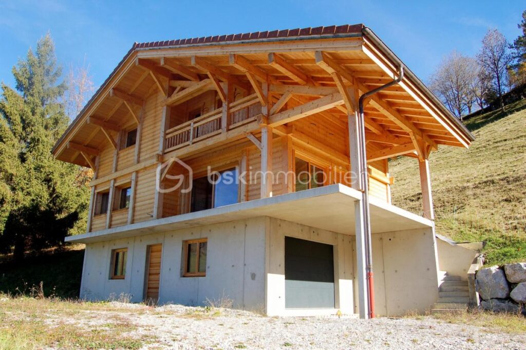 En exclusivité SUPERBE CHALET EN COURS DE CONSTRUCTION – MANIGOD – 8 pièces – 4 chambres – 150 m²