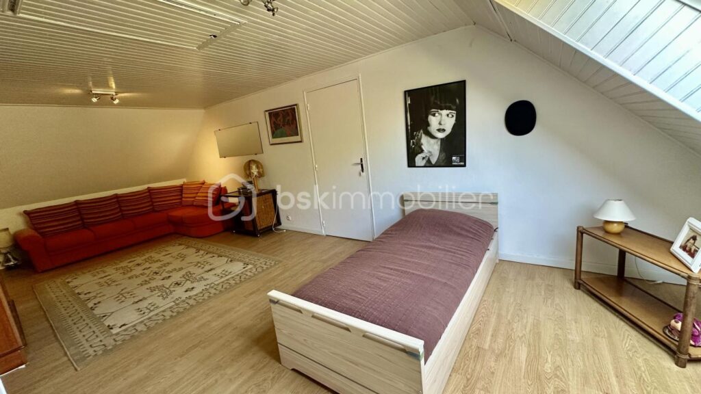 Maison – 8 pièces – 4 chambres – 145 m²