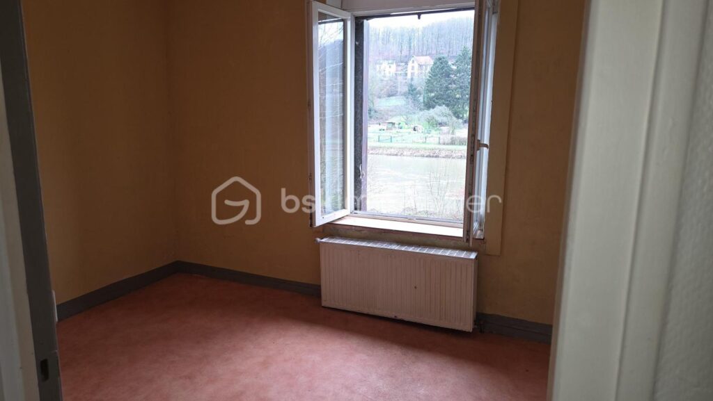 Bogny-sur-Meuse : Ensemble immobilier polyvalent divisé en 2 maisons avec belle vue dégagée sur la Meuse – 7 pièces – 4 chambres – 126 m²