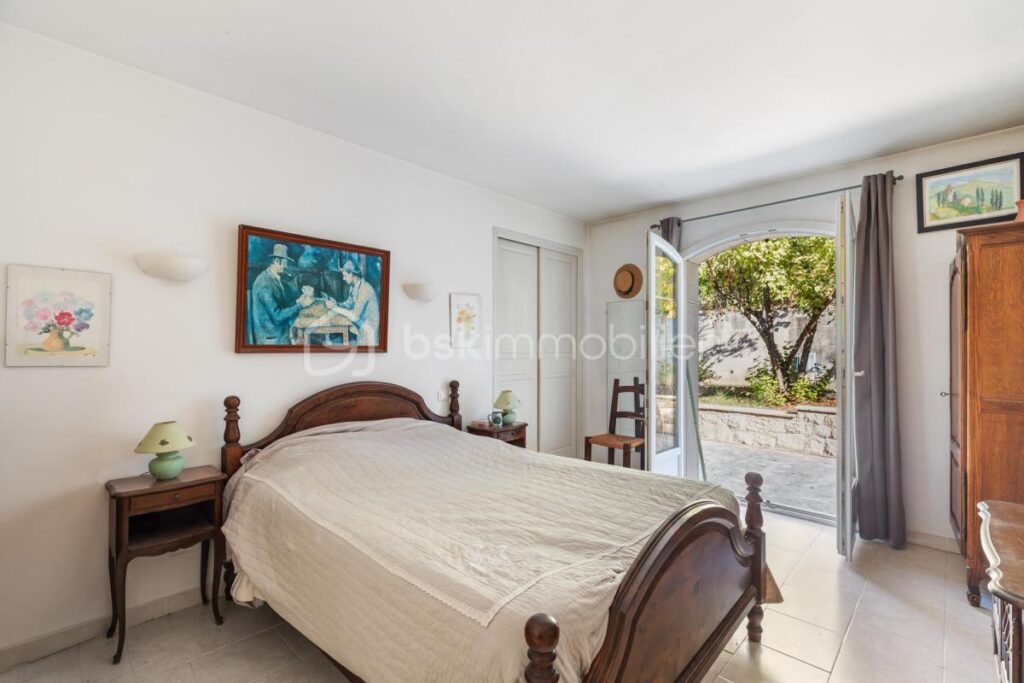 LA COLLE-SUR-LOUP – QUARTIER MONTFORT – VILLA 5 PIECES AVEC VUE DÉGAGÉE ET GRAND TERRAIN PISCINABLE – 5 pièces – 4 chambres – 167 m²