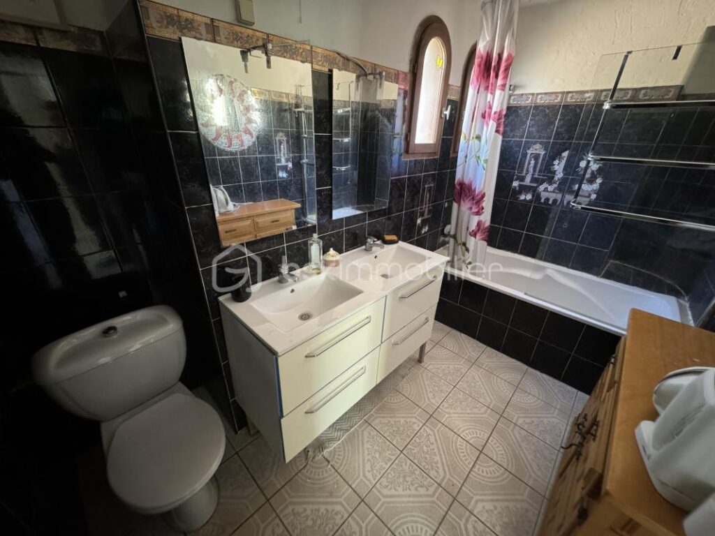 VILLA 4 FACES DE 170M2 – 8 pièces – 5 chambres – 170 m²