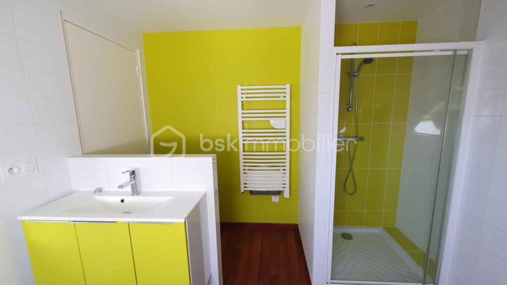 Maison 10 pièces de 210 m² – 10 pièces – 5 chambres – 210 m²