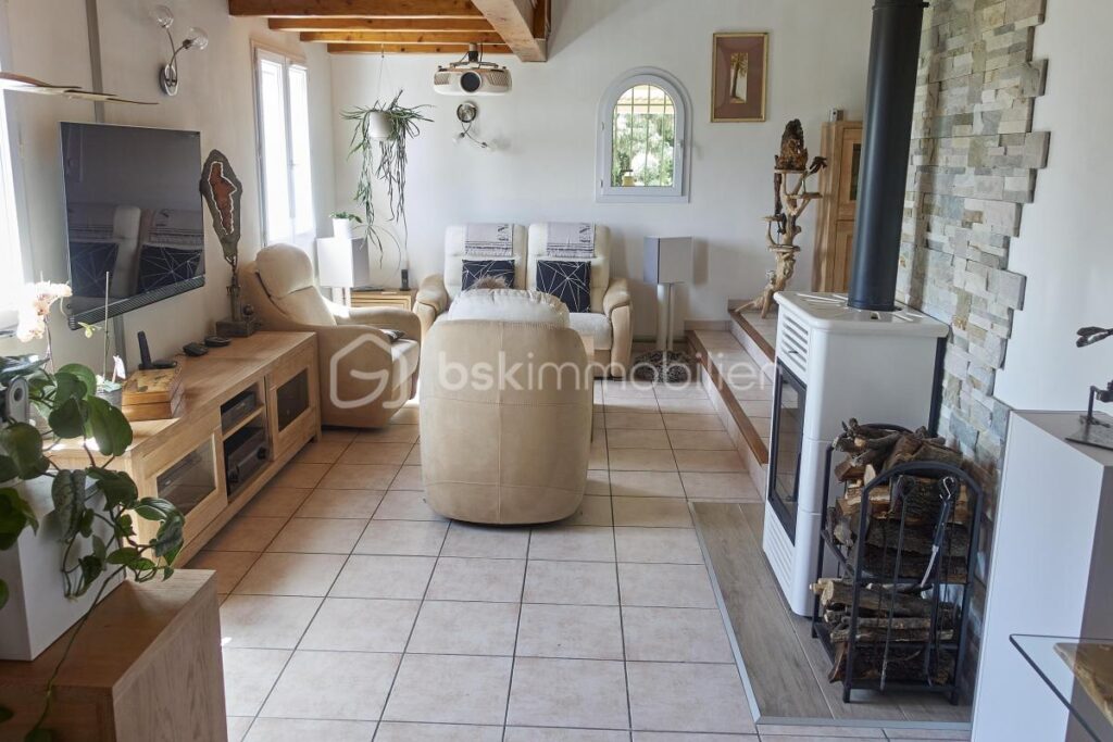 Magnifique villa provençale au cœur d’un écrin de verdure – 7 pièces – 4 chambres – 158 m²