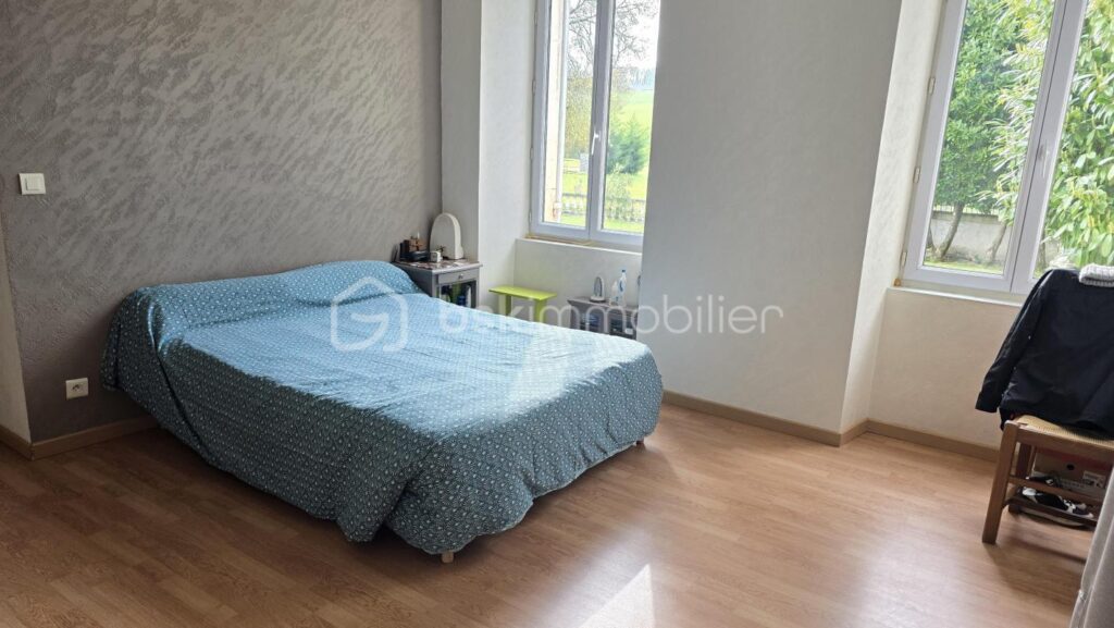 Charentaise de plus de 300m2 avec étang et gite – 11 pièces – 6 chambres – 364 m²