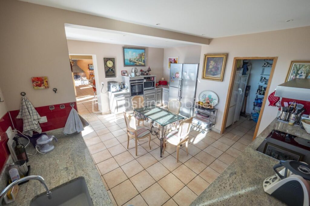 À Vendre – Villa d’Exception au Faron avec Vue Panoramique sur la Rade de Toulon – 6 pièces – 5 chambres – 200 m²