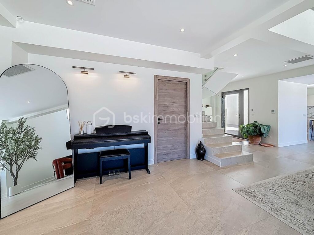 *** VILLA CONTEMPORAINE DE 240 M² SUR 1000 M² AVEC BUREAUX DE 106 M² ET HANGAR DE 200 M² – MONTARNAUD *** – 8 pièces – 4 chambres – 346 m²