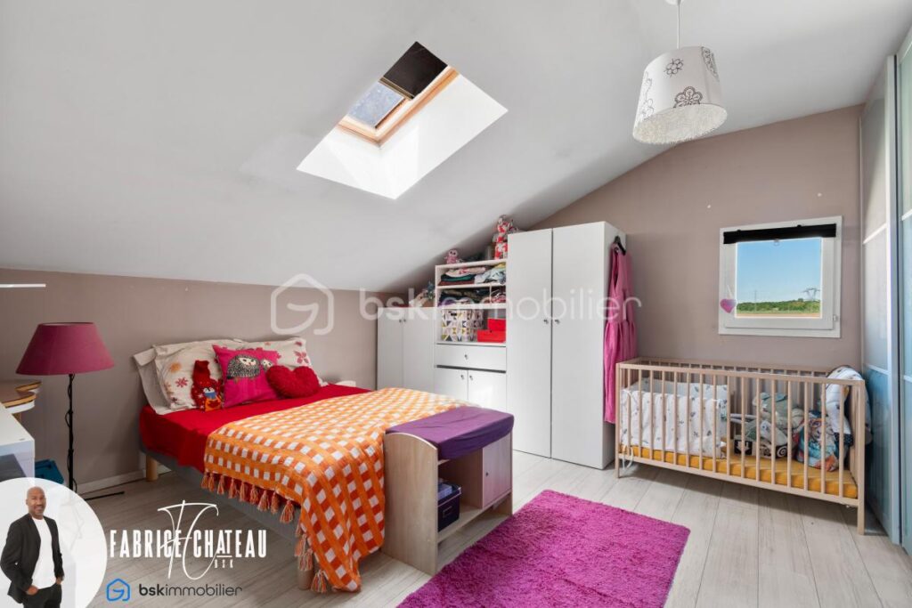 Grande maison familiale avec 5 chambres – cachet et jardin paysager – 8 pièces – 5 chambres – 212 m²