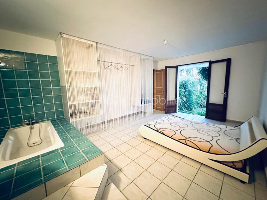 VILLA modulable à fort potentiel – Piton Saint-Leu – 8 pièces – 5 chambres – 185 m²
