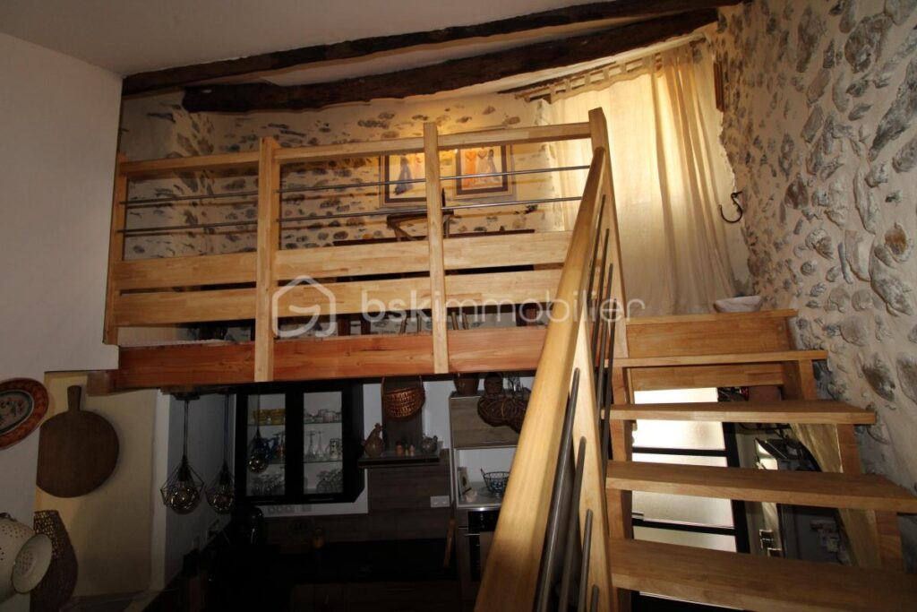 Maison de village en bord de rivière – 9 pièces – 3 chambres – 150 m²