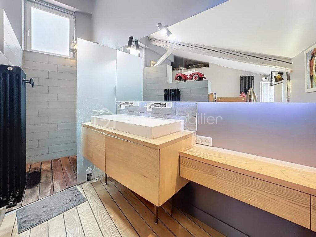 Maison familiale de charme 155m² au cœur de Sassenage, en bordure du Furon – 7 pièces – 4 chambres – 155 m²