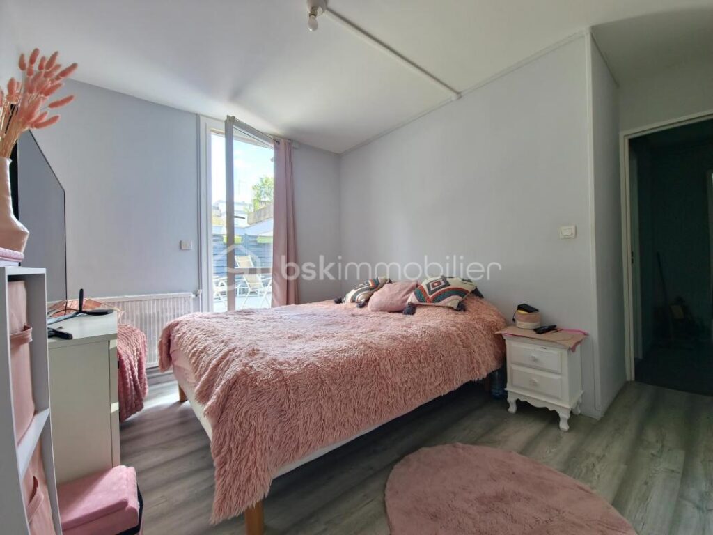 Appartement en Rdc de plus de 124 m² utile avec terrasse de 33 m² attenante – 5 pièces lumineuses en parfait état – 5 pièces – 3 chambres – 99 m²