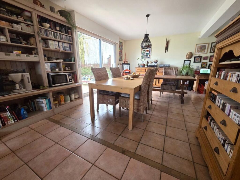 PAVILLON IND 112M² HAB SUR 1260M², SOUS SOL, HAB PLAIN PIED – 6 pièces – 4 chambres – 112 m²